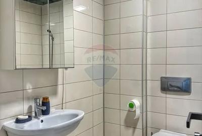 Apartament cu 3 camere semidecomandat în Ștefăneștii de Jos