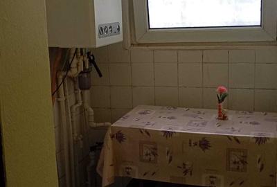 Garsonieră decomandată în Contactoare