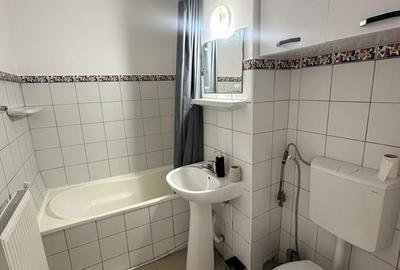 Apartament cu 3 camere semidecomandat în Mioriței