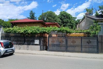 Casă cu 4 camere cu Teren 221 Mp în Central