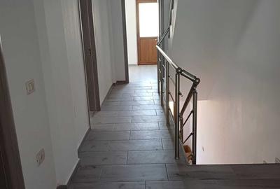 Casă cu 4 camere cu Teren 180 Mp în Central - 2