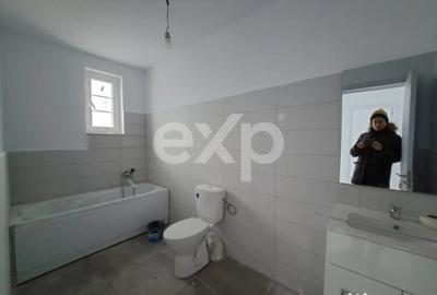 Casă cu 4 camere cu Teren 2500 Mp în Trivale