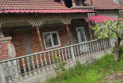 Casă cu 4 camere în Bărbătești - 2