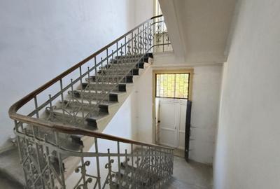 Spațiu comercial, de 557.59997558594 mp, în Central - 18