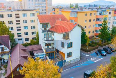 Casă individuală cu 8 camere cu Teren 179 Mp în Craiter