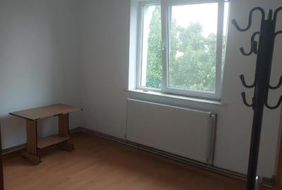 Apartament cu 2 camere semidecomandat în Ferentari