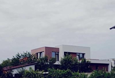Casă cu Teren 400 Mp în Central
