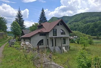 Casă cu 4 camere în Răstolița - 1