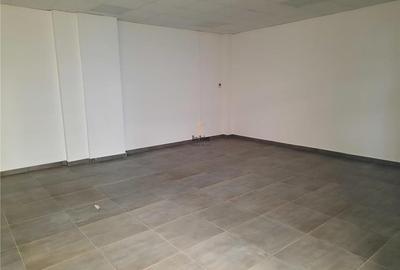 Spațiu comercial, de 500 mp, în Sud - 26