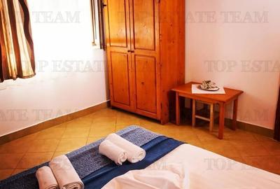 Casă cu 10 camere cu Teren 974 Mp în Central - 2