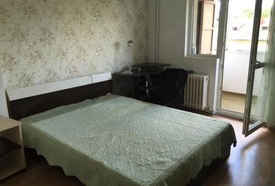 Apartament cu 3 camere decomandat în Independenței