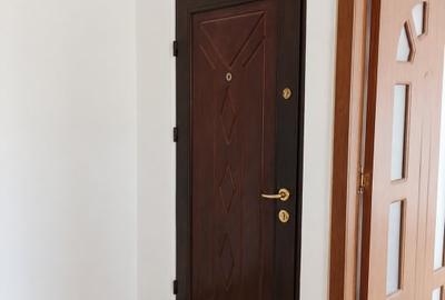 Apartament cu 3 camere decomandat în Rovine