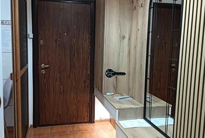 Apartament cu 2 camere decomandat, mobilat în Rovine