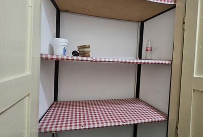 Apartament cu 3 camere semidecomandat în Nufărul
