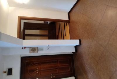 Apartament cu 4 camere decomandat în Mărăței