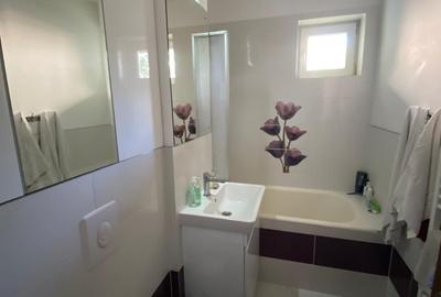 Apartament cu 3 camere decomandat în Craiter