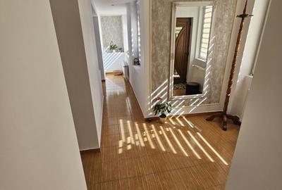 Casă cu 4 camere în Central