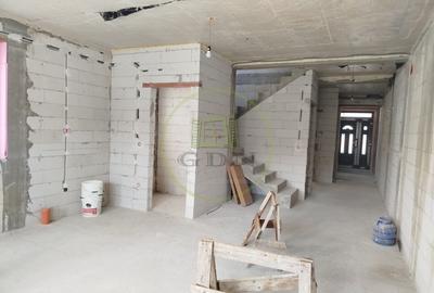Duplex cu 10 camere cu Canalizare în Cantemir - 7
