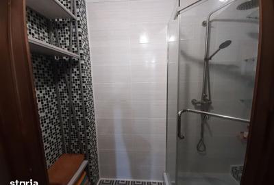 Apartament cu 3 camere semidecomandat în Victoriei