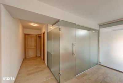 Apartament cu 3 camere în Drumul Sării