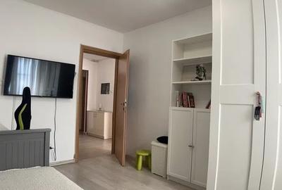 Apartament cu 4 camere semidecomandat în Berceni