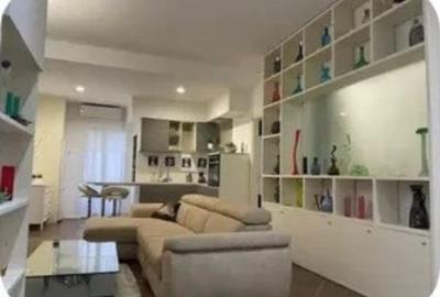 Apartament cu 3 camere semidecomandat, mobilat în Universitate