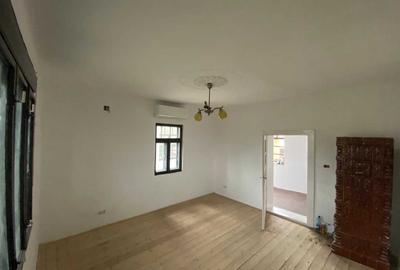 Casă cu 4 camere cu Teren 2880 Mp în Sintea Mare - 3
