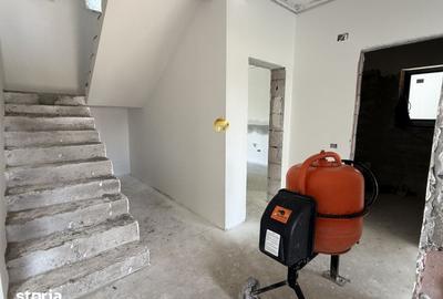 Casă cu 5 camere cu Teren 330 Mp în Central - 4