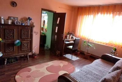 Apartament cu 2 camere semidecomandat în Cuza Vodă