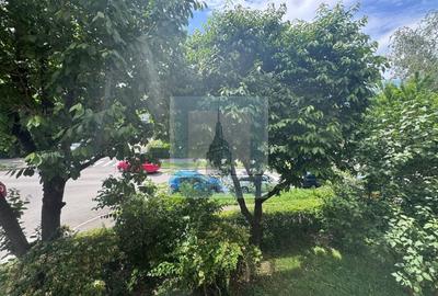 Apartament cu 2 camere decomandat în Tractorul - 2