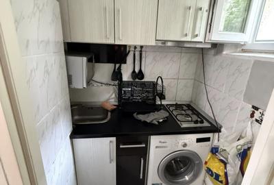 Garsonieră decomandată în Brâncoveanu