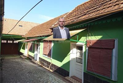 Casă individuală cu 10 camere cu Teren 1439 Mp în Ciclova Română - 1