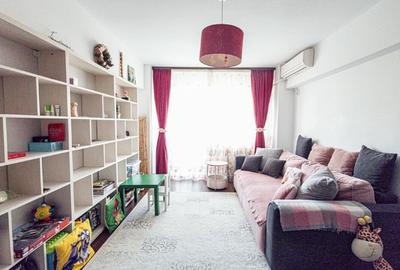 Apartament cu 3 camere semidecomandat, mobilat în Titan