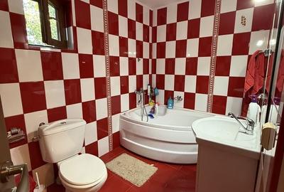 Casă cu 4 camere cu Teren 1700 Mp în Central - 1
