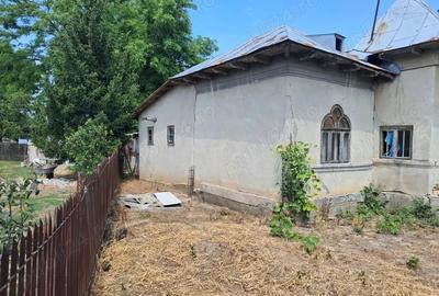 Casă cu 5 camere cu Teren 2636 Mp în Gherghița - 2