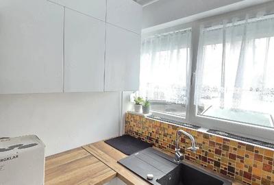 Apartament cu 3 camere semidecomandat în Central - 1
