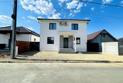 Casă cu 5 camere cu Canalizare în Sânmartin