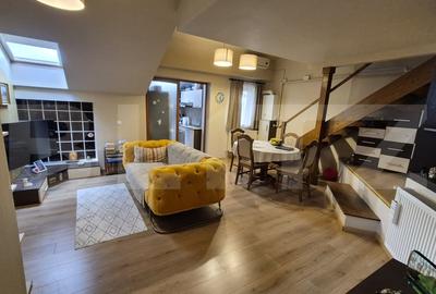 Apartament cu 3 camere semidecomandat, mobilat în Semicentral
