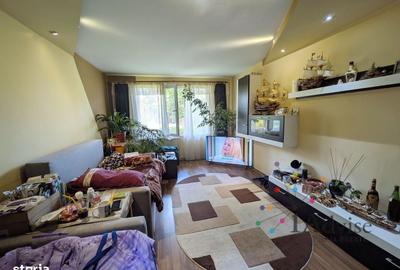 Apartament cu 3 camere decomandat în Craiter