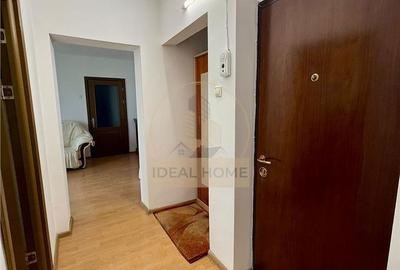 Apartament cu 3 camere semidecomandat în Podu Roș - 2