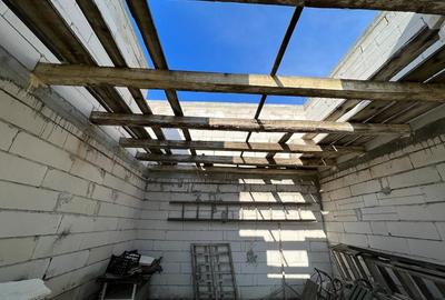 Casă cu 4 camere cu Teren 427 Mp în Central - 1