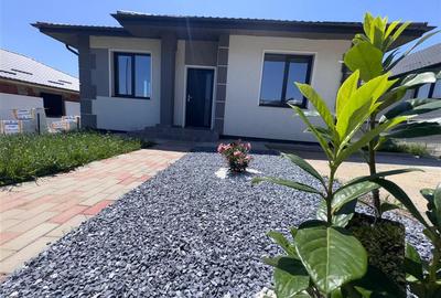 Casă individuală cu 4 camere cu Canalizare în Valea Adâncă
