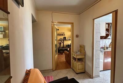 Apartament cu 3 camere decomandat în Rahova - 2