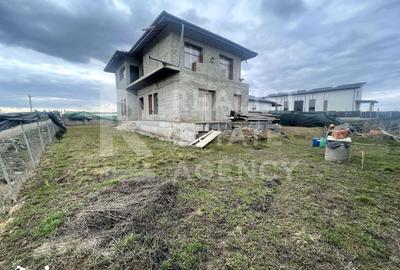 Casă cu 5 camere cu Teren 458 Mp în Românești - 5