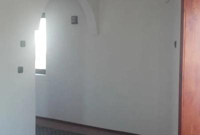 Casă cu Teren 2500 Mp în Central