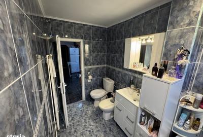 Apartament cu 4 camere decomandat în Micro 16