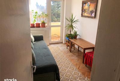 Apartament cu 3 camere semidecomandat în Central