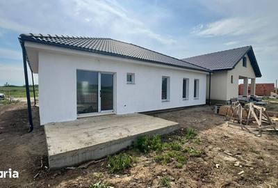 Casă cu 3 camere cu Teren 450 Mp în Central - 1