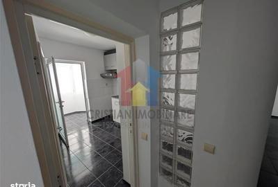 Apartament cu 2 camere decomandat în Calarași 4