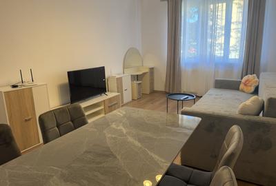 Apartament cu 3 camere decomandat, mobilat în Ștrand